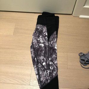 BLACK/GRAY PRINTED WORKOUT LEGGINGS